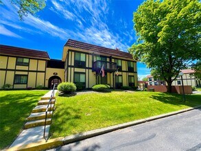 Building Photo - 5 Loudon Dr