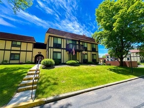Building Photo - 5 Loudon Dr