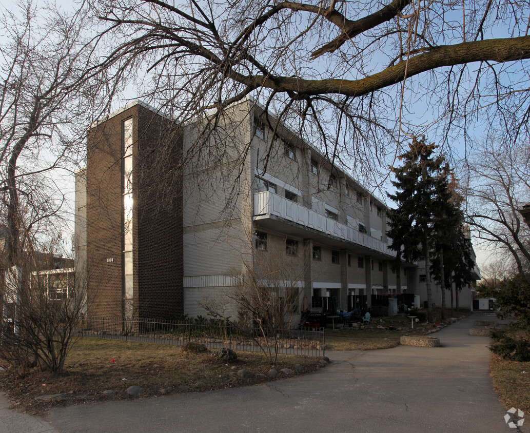 Building Photo - 2808 KEELE APARTMENTS