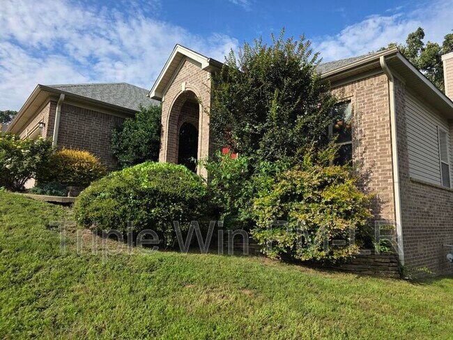 Foto del edificio - 1901 Hidden Creek Dr