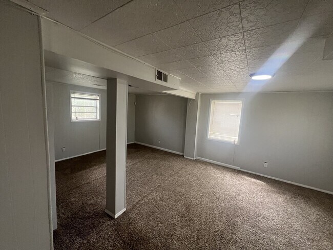 Building Photo - 1422 Flamingo Ln