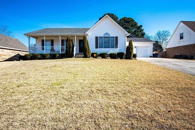 Building Photo - 304 Twin Oak Dr