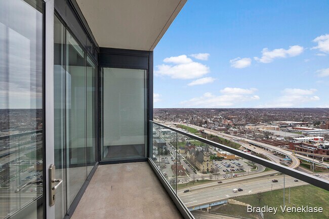 Fotografía del edificio - 335 Bridge St NW