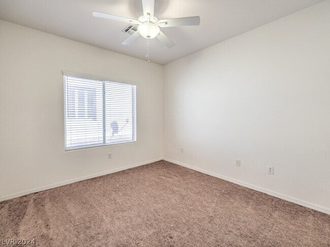 Foto del edificio - 2664 GRAND FORKS Rd