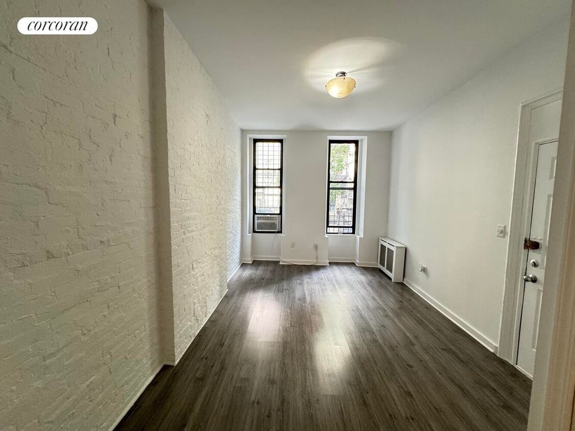 Primary Photo - 320 W 47th St