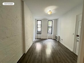 Building Photo - 320 W 47th St