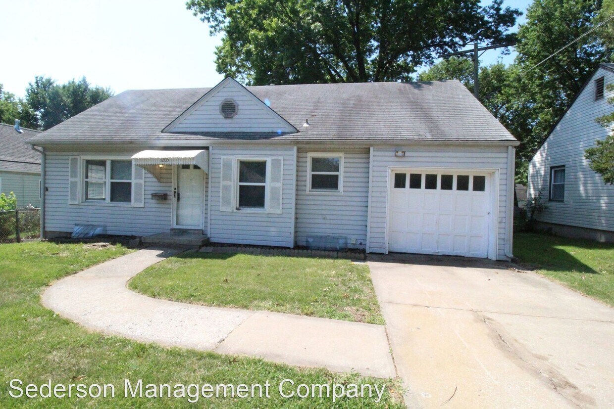 Primary Photo - 2 br, 1 bath House - 5205 W 49TH STREET