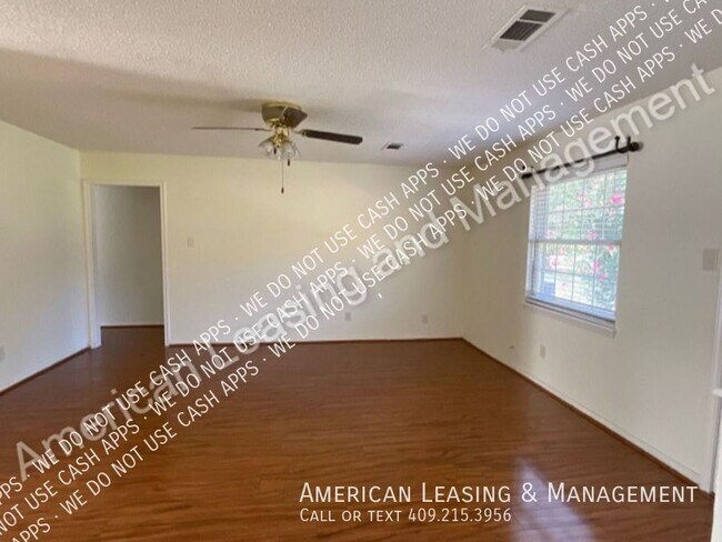 Building Photo - 3/2 Available in Beaumont's Glen Oaks Addi...