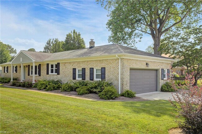 Building Photo - 949 General Beauregard Dr