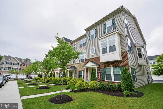 Building Photo - 10561 Old Ellicott Cir