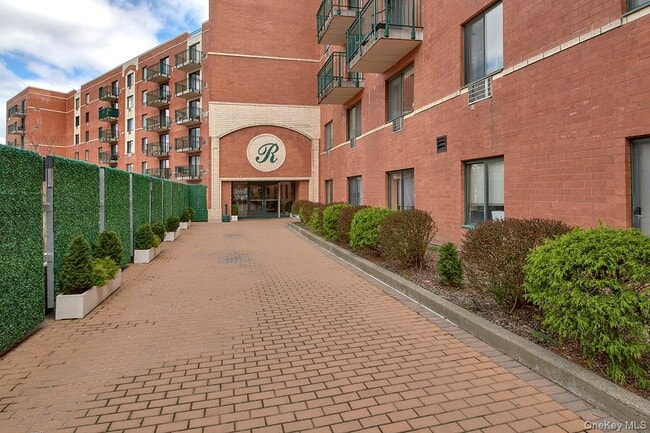 Building Photo - 123 Mamaroneck Ave