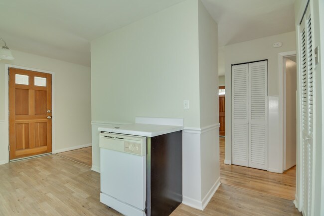 Building Photo - 3023 Jeanne Rd