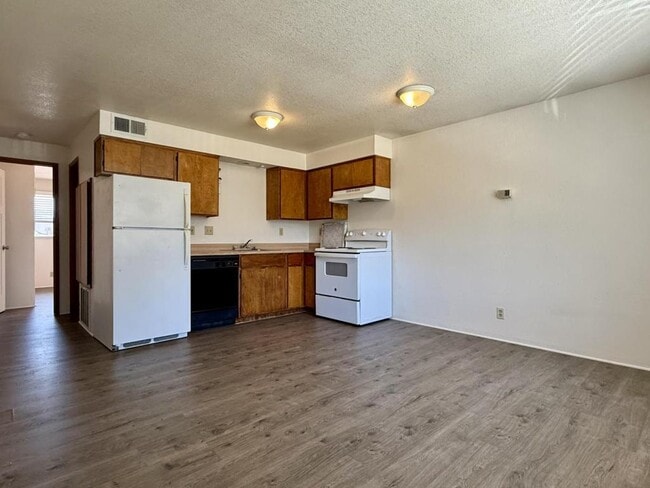 Building Photo - 429 NE Silverwood Pl