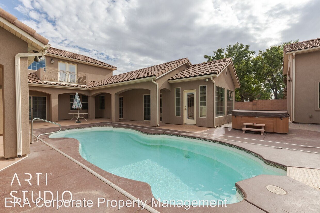 Primary Photo - 5 br, 6.5 bath House - 584 W. Mariposa