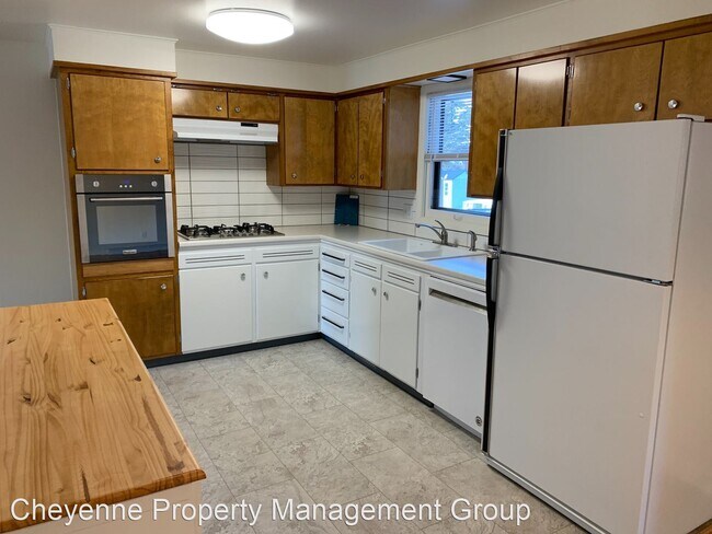Building Photo - 3 br, 3 bath House - 631 Meadowlark Lane