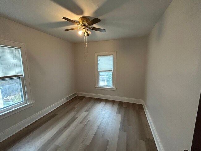 Foto del edificio - 4319 Stickney Ave