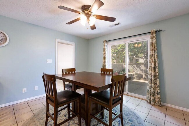 Foto del edificio - Easy Living! 3 Bedroom Home Condo in St. G...