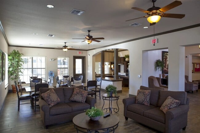 Building Photo - 800 Babcock Rd