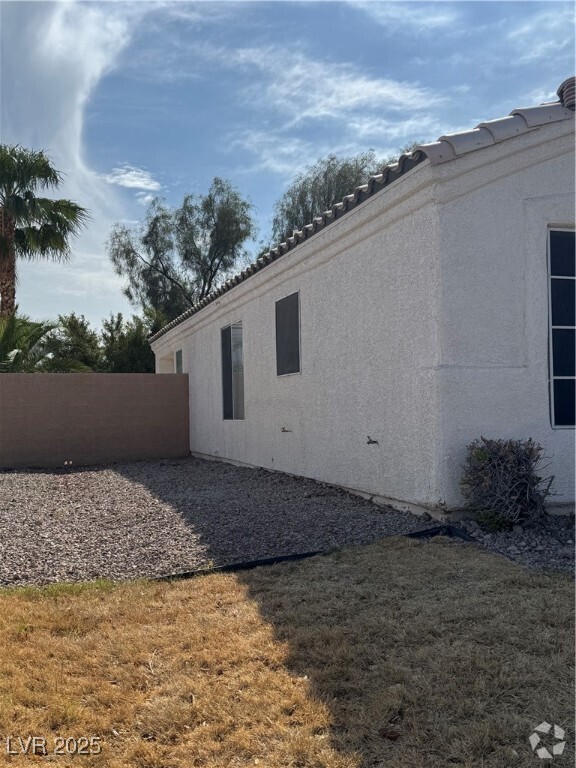 Building Photo - 2498 Foxmoore Ct