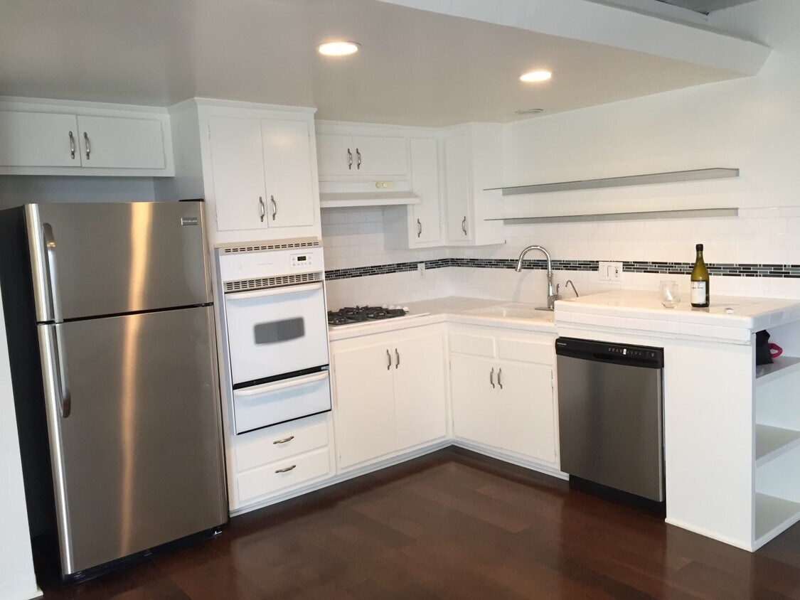 Primary Photo - 204 42nd St