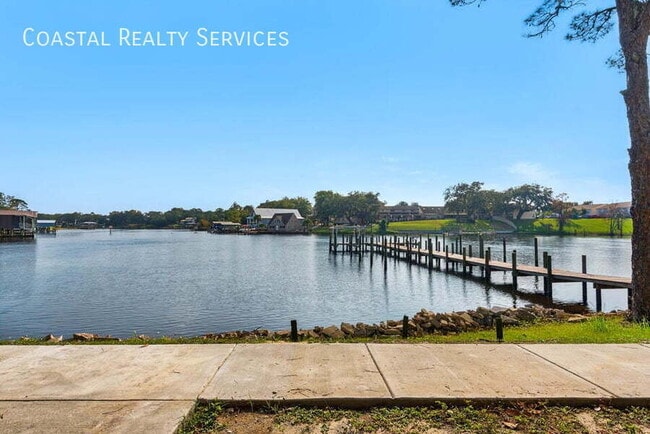 Building Photo - 210 Pelham Rd