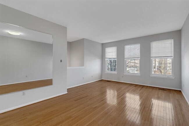 Foto del edificio - 487 Fort Hill Cir