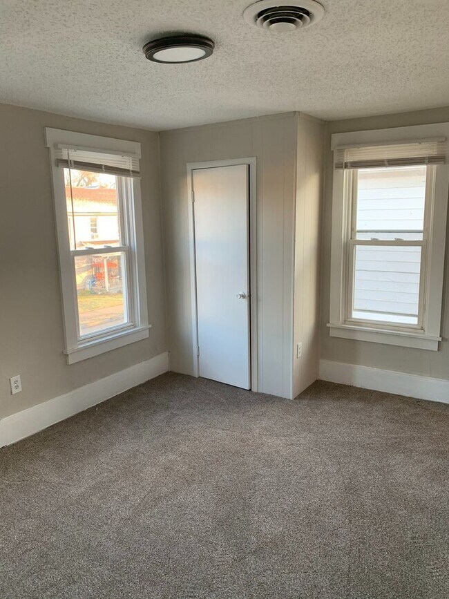 Foto del edificio - Rent Special Available! Pet Friendly 2 Sto...