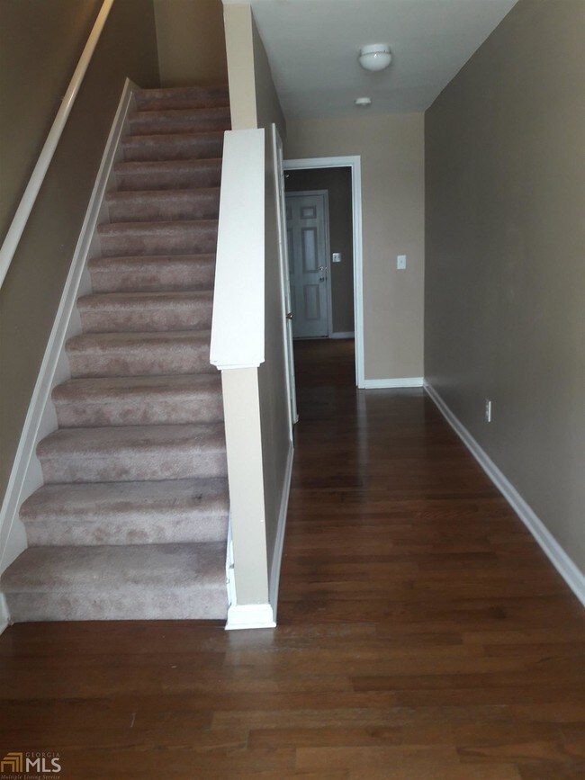 Foto del edificio - 6824 Blackstone Pl