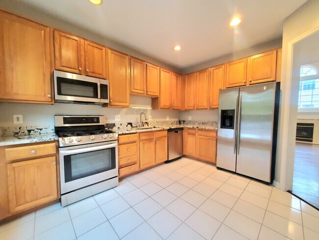 Building Photo - 6030 Lincolnia Rd
