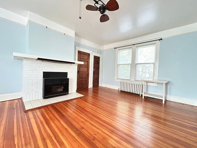 Building Photo - Welcome to this charming 3-bedroom "ASK AB...
