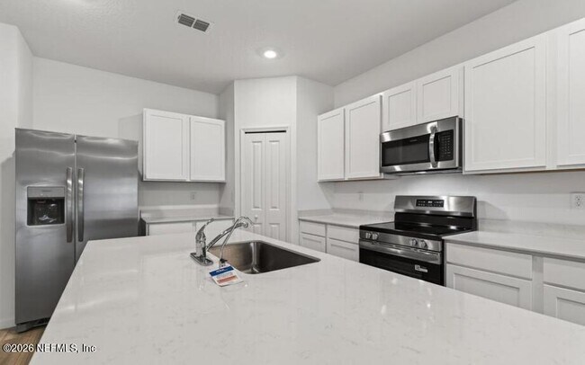 Foto del edificio - 3956 Mid Century St