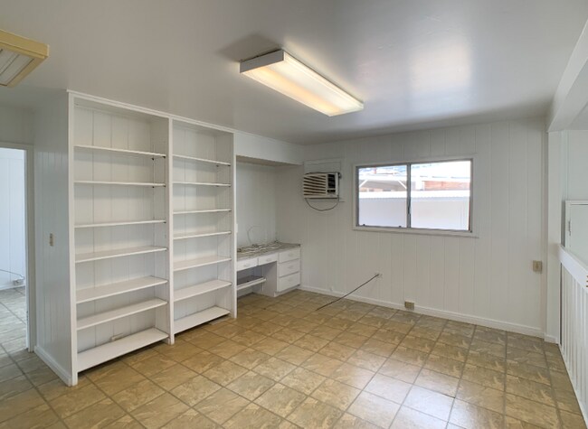 Building Photo - 3956 Kaimuki Ave