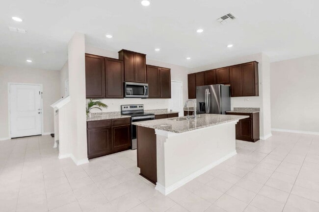 Building Photo - 547 Deer Crest Dr