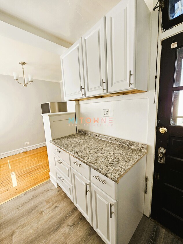 Primary Photo - 4700 N Hermitage Ave