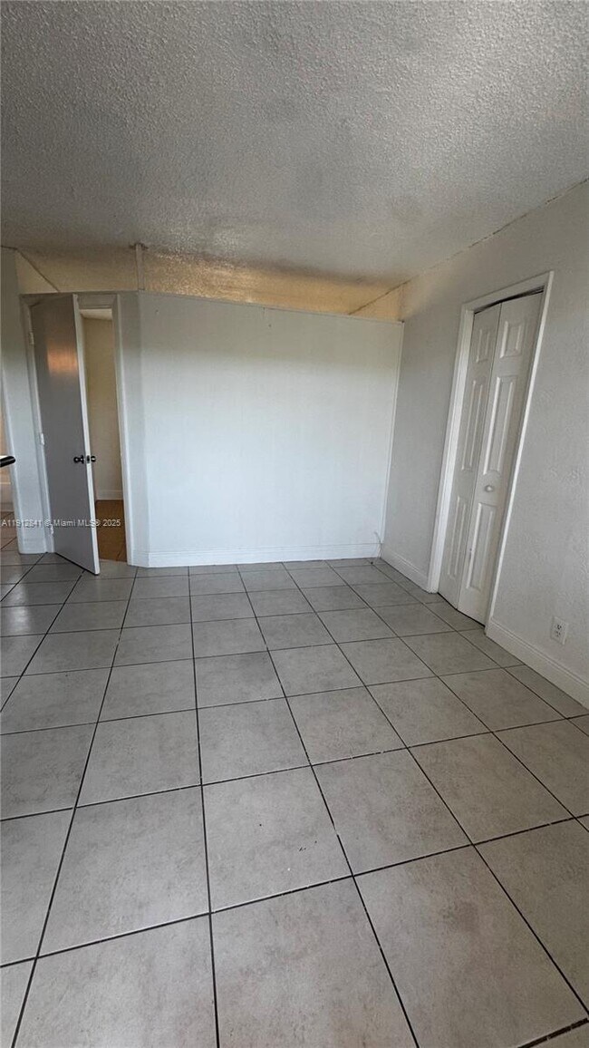 Foto del edificio - 4081 N Dixie Hwy