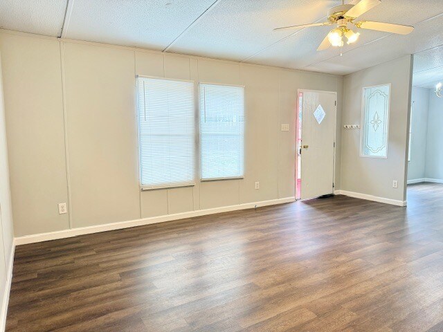 Foto del edificio - 4512 Spring Hill Rd