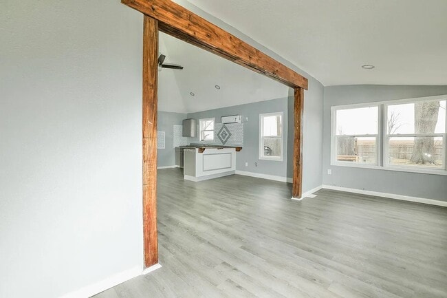 Building Photo - 305 Bass Ave