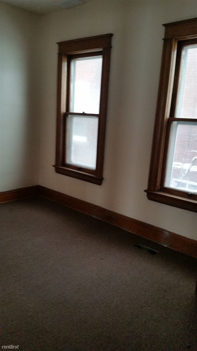 Foto del edificio - 346 Portage Rd