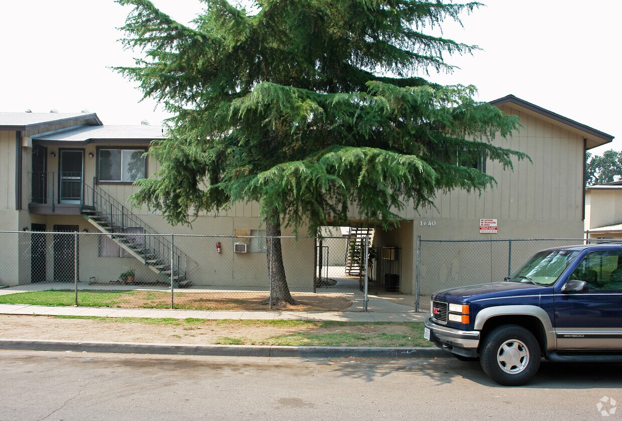 Building Photo - 1440 E Yale Ave