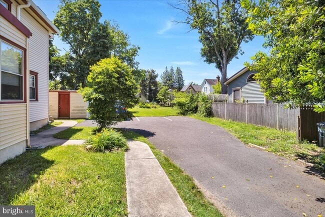 Building Photo - 16 Lincoln Ave