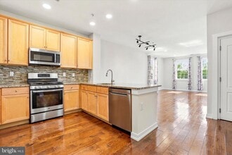 Building Photo - 121B Hagen Dr