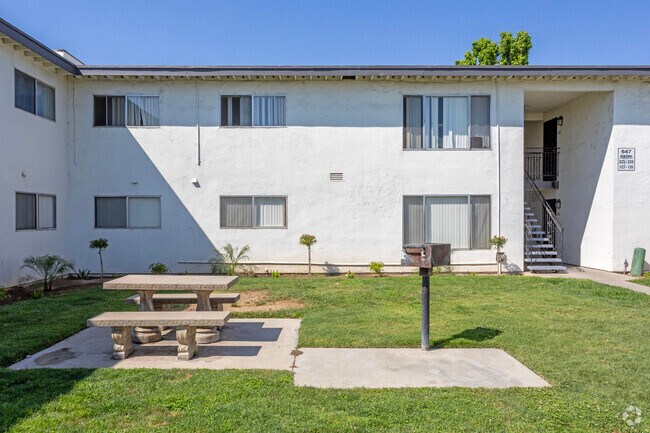 Área de picnic - Clovis Courtyard Apartments
