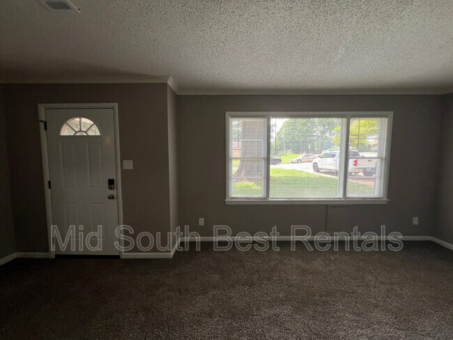 Building Photo - 3642 Hallbrook St