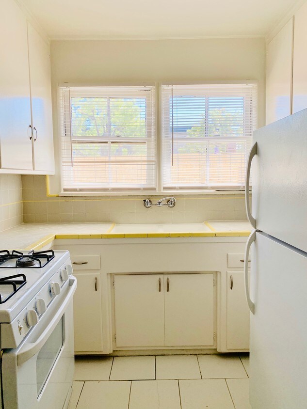 12261 Chandler Blvd, Los Angeles, CA 91607 12261 Chandler Blvd Los