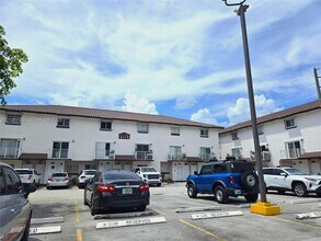 Building Photo - 800 SW 104th Ct