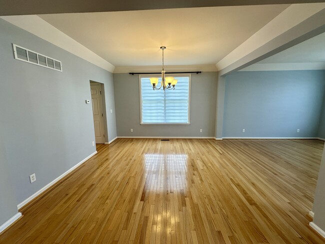Building Photo - 102 Marlin Ct