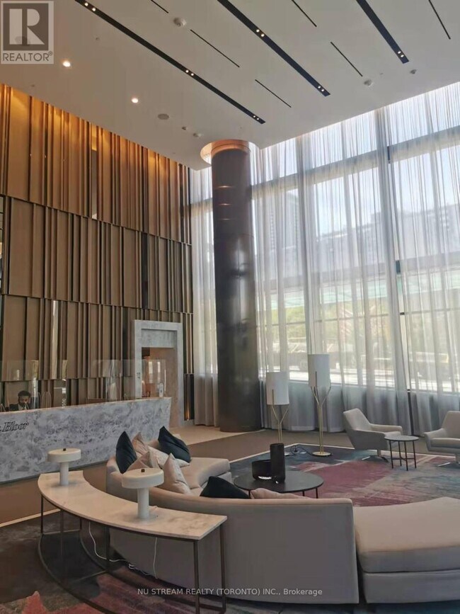 Photo du bâtiment - 575-2575 Bloor St E