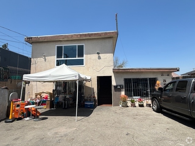 Building Photo - 851 W 95th St