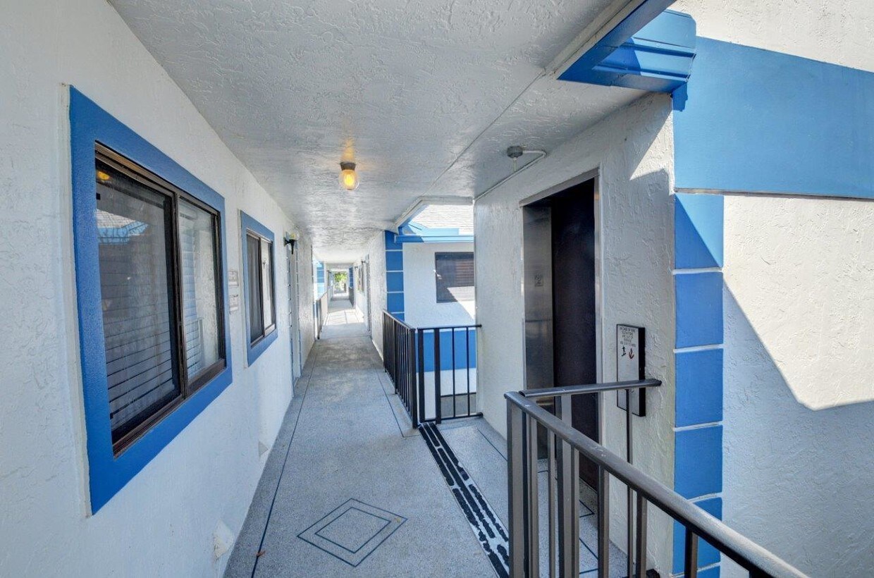 Primary Photo - 15301 Pembridge Ave