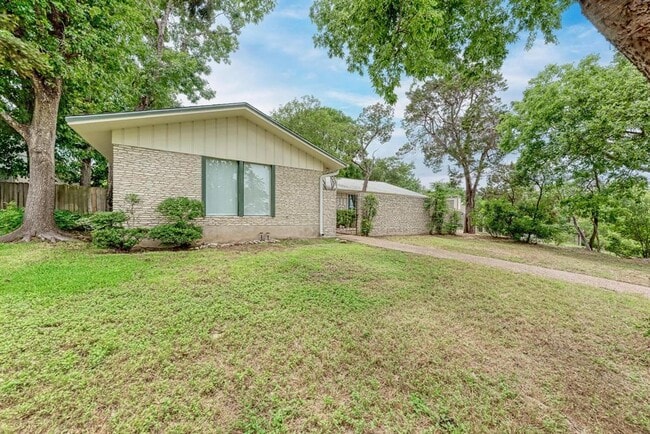 Building Photo - 6502 Sumac Dr